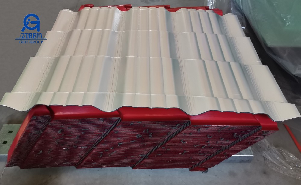 Anti-corrosion heat insulation tile profile sheet